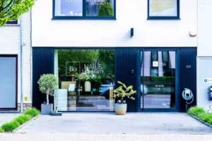 Exterieur van Bo-Nails & Beauty nagelstudio en schoonheidsinstituut in Merelbeke nabij Gent – vooraanzicht van de moderne salon aan de Hundelgemsesteenweg.